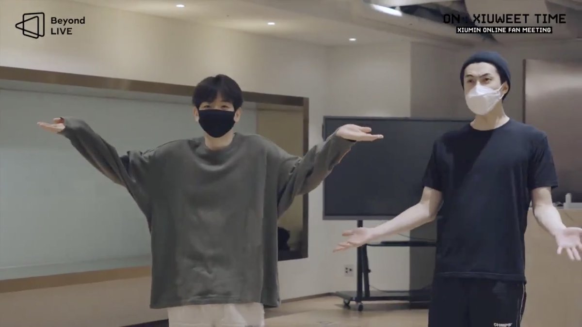 oshcuddles's tweet photo. EXO BE LIKE: “SURPRISE I GUESS?” https://t.co/2D9Neaym1F