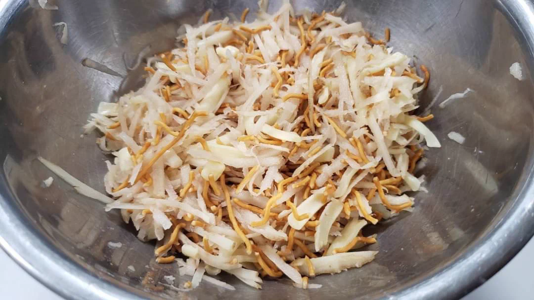 あの食材を入れることでザクザクの食感に？！おやつにもぴったりなチーズガレットの作り方！