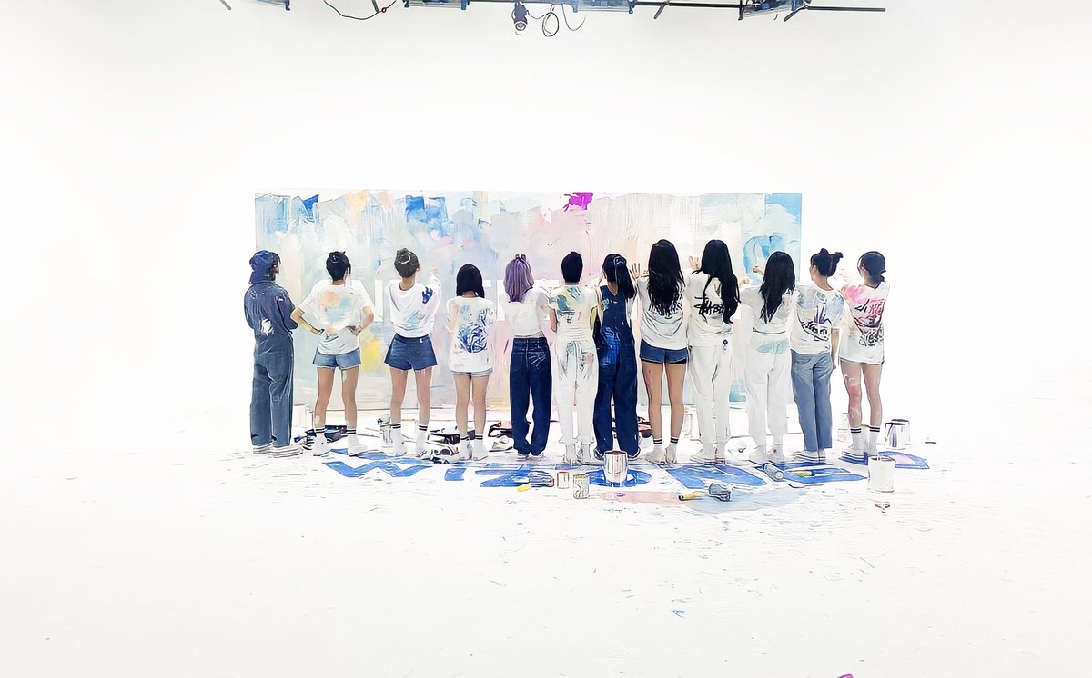 IZONEJJANG0111's tweet photo. Wiz*ones, this battle will be tough and rough. But as long as we are one, we can make this through. 

For these girls.

#BecomeOneForIZONE https://t.co/Jk0Ibu9jtt