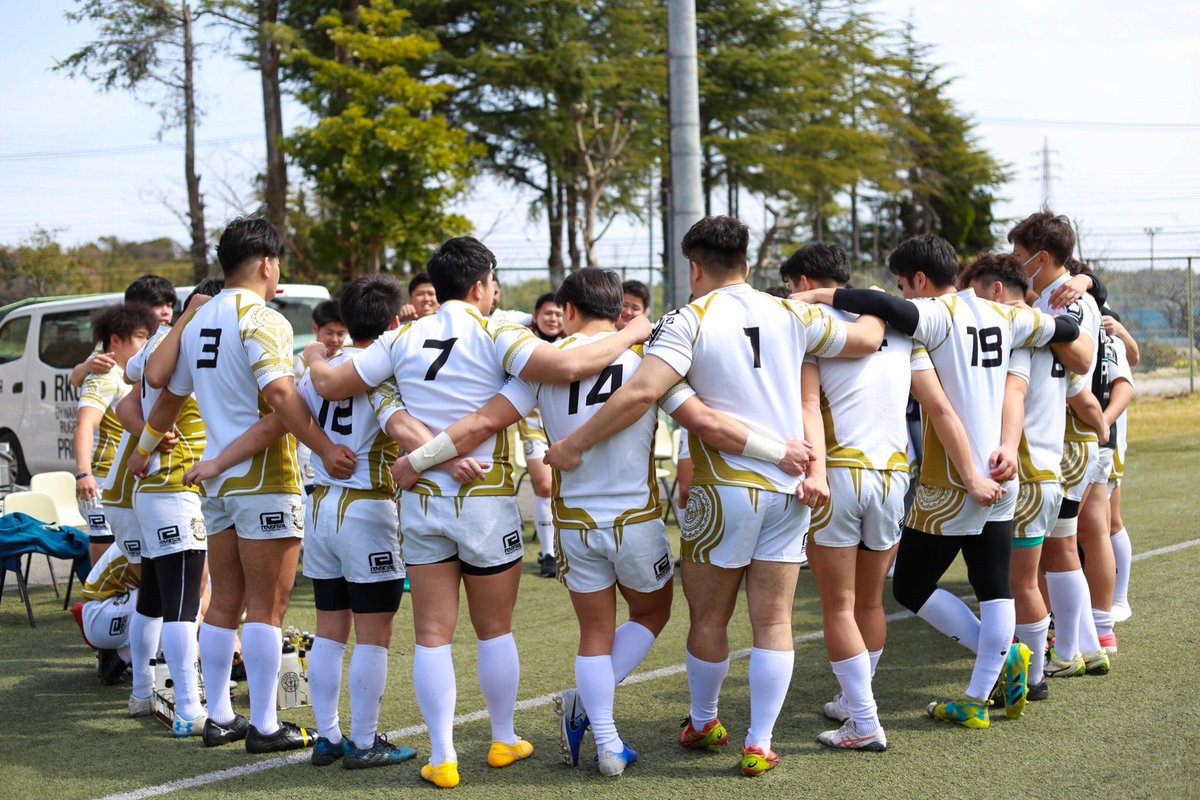 rkuteam's tweet photo. 【3月20日】
昨日の卒部試合、そして今日の卒業式をもって4年生が卒業します。

それぞれの道に進んでも頑張ってください❗️
RKUは皆さんのことを応援しています👊
いつでも帰ってきてください！

最後になりますが4年生の皆さん本当にお疲れ様でした‼️
これからのRKUは任せてください😤
#rku
#流経 https://t.co/rVw0i7ZWrO