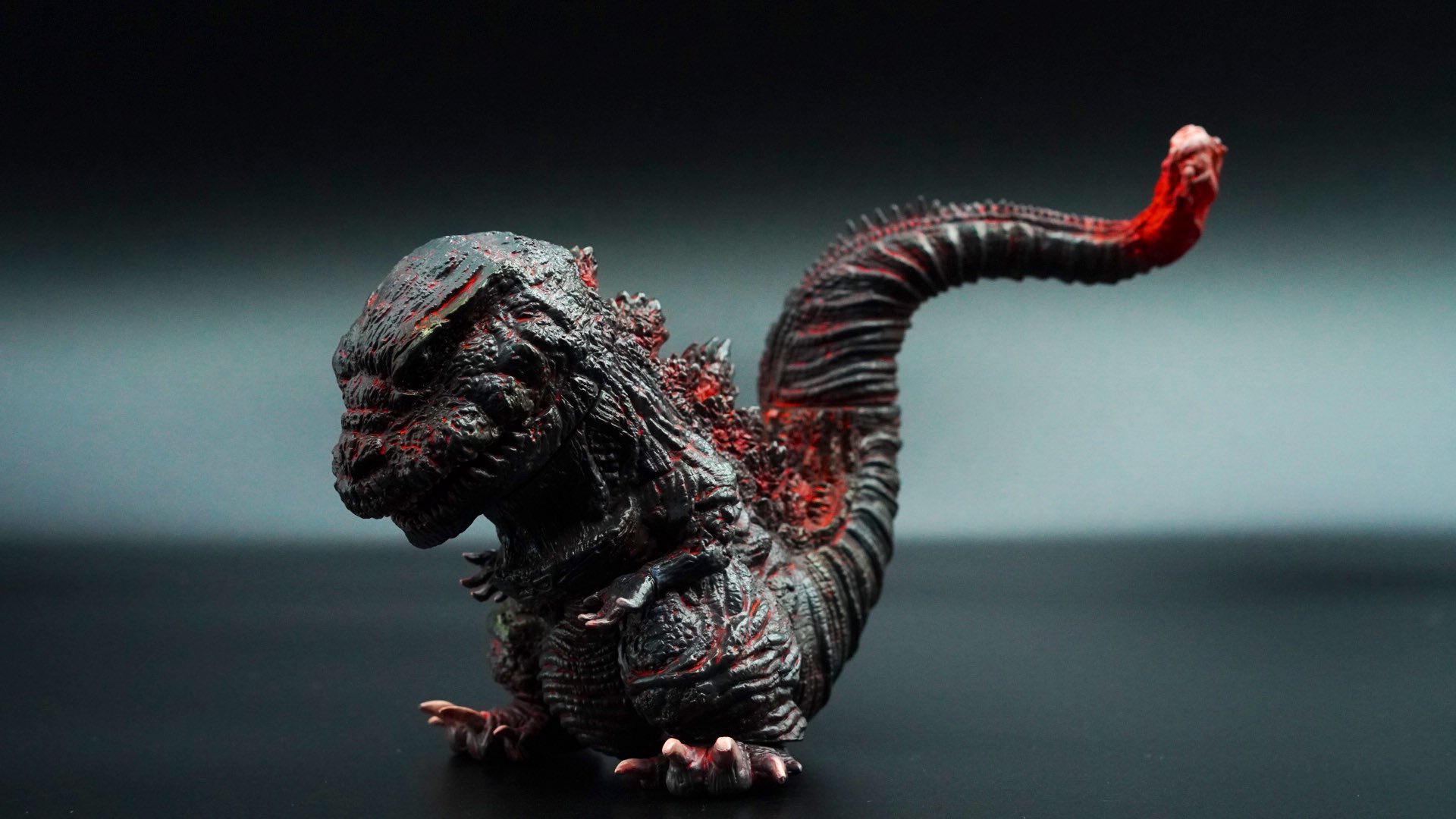Godzimon シカルナ工房さんのcubeシン ゴジラ 弾着 今 このデフォルメ加減すごい 尻尾 長いし かなりニュアンス付けられます デフォルメなのに手に取るとすごく巨大感があるのはとても緻密だからか とにかく素晴らしい逸品です かっこいい