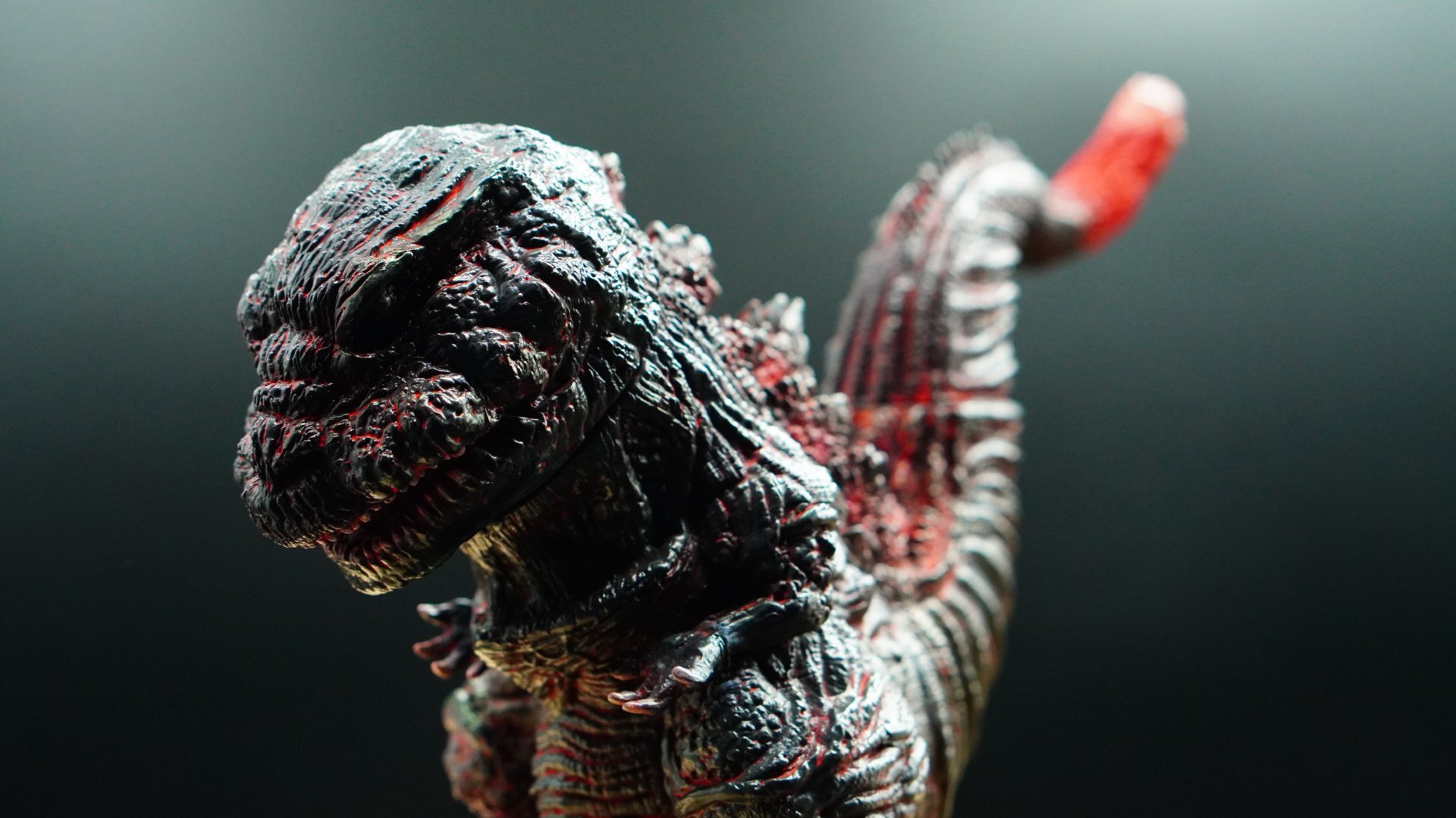 Godzimon シカルナ工房さんのcubeシン ゴジラ 弾着 今 このデフォルメ加減すごい 尻尾 長いし かなりニュアンス付けられます デフォルメなのに手に取るとすごく巨大感があるのはとても緻密だからか とにかく素晴らしい逸品です かっこいい