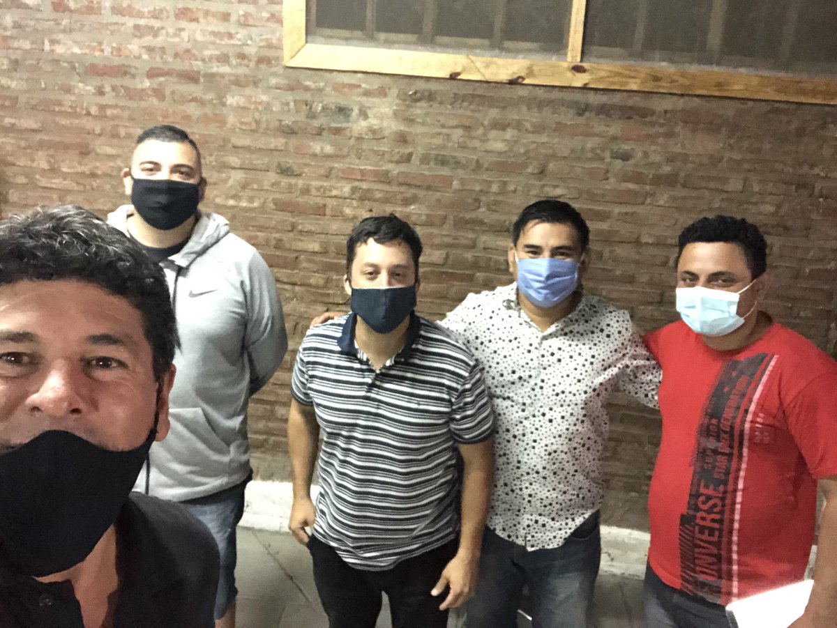 facugarobi's tweet photo. Noche de amigos !!Junto a pastores amigos , referentes sociales y religioso , Ariel #PilarCentro, @Marcelo06390654 #Champgnat , @Facundo52962900 #Manzone , @FaridReyes5 #Derqui, nos unimos para proyectar y planificar.
#ElPoderDelAcuerdo https://t.co/biLtxoYLeH