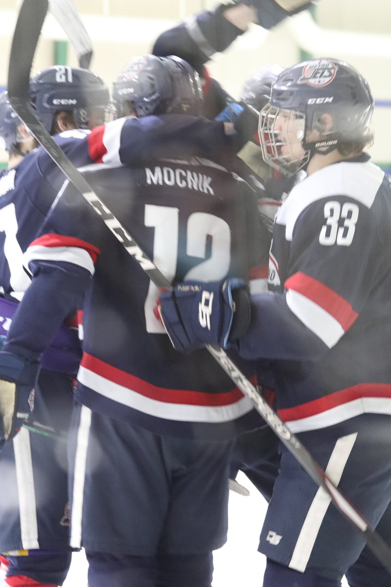 MetroJetsHockey's tweet photo. No scoring in the third period, but @MiscavishDaniel finishes with 27 saves in goal as the #MJDP topples the @MNBlueOxHockey 5-2.

Final shots 35-29 MJDP.

#2021USPHLNationals #RollDP #DIFS https://t.co/7YyWYYtdNB