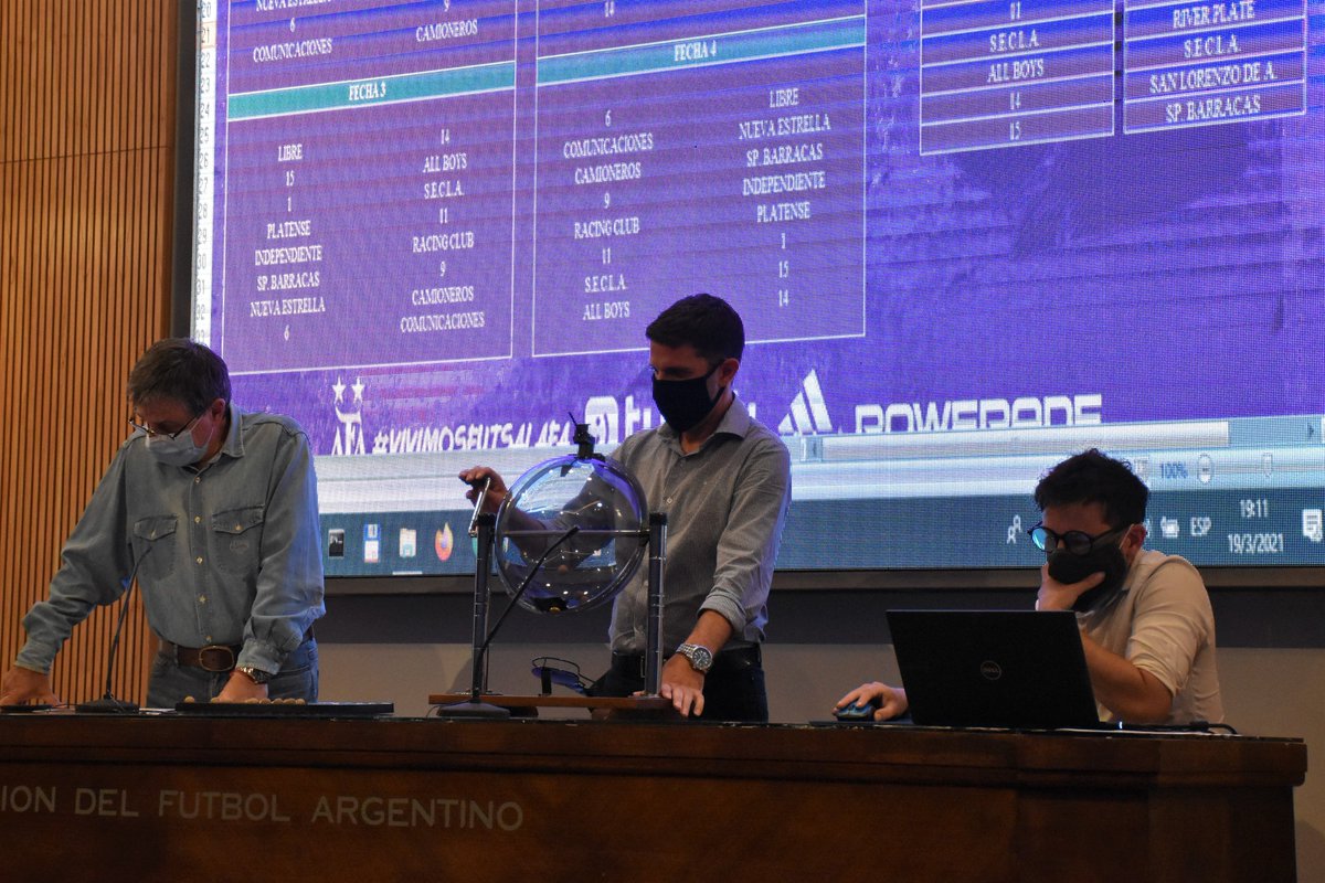 #Futsal Se sortearon los torneos de Primera A y Primera B Femeninos y el de Primera D. Conocé el fixture de cada competencia.

📝bit.ly/3tw6712

#VivimosFutsalAFA