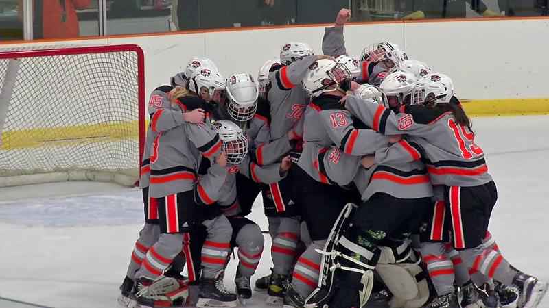 KSTPSports's tweet photo. March Madness doesn't just refer to men's college basketball!

@FHSghockey_ &amp; @southgirlspuck put on quite a show Friday night in the Section 1AA Championship.

They'd split the last 6 section titles 3-3... and it took very late drama to break that tie.

https://t.co/k8mTgScMWo https://t.co/SYOZHLtKf3