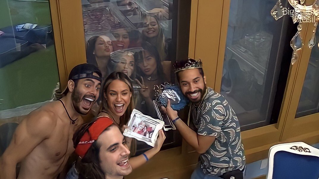 ssarahandrade's tweet photo. Nosso líder @gilnogueiraofc já está em seus aposentos 👑 https://t.co/CL9AHllW5o