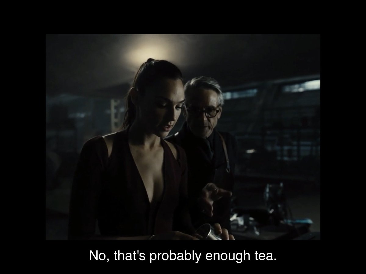 nochaveznada's tweet photo. De las 4 horas del #SnyderCut la mejor escena es Alfred haciendo #teasplaining 🫖 https://t.co/Tyn762jbY5