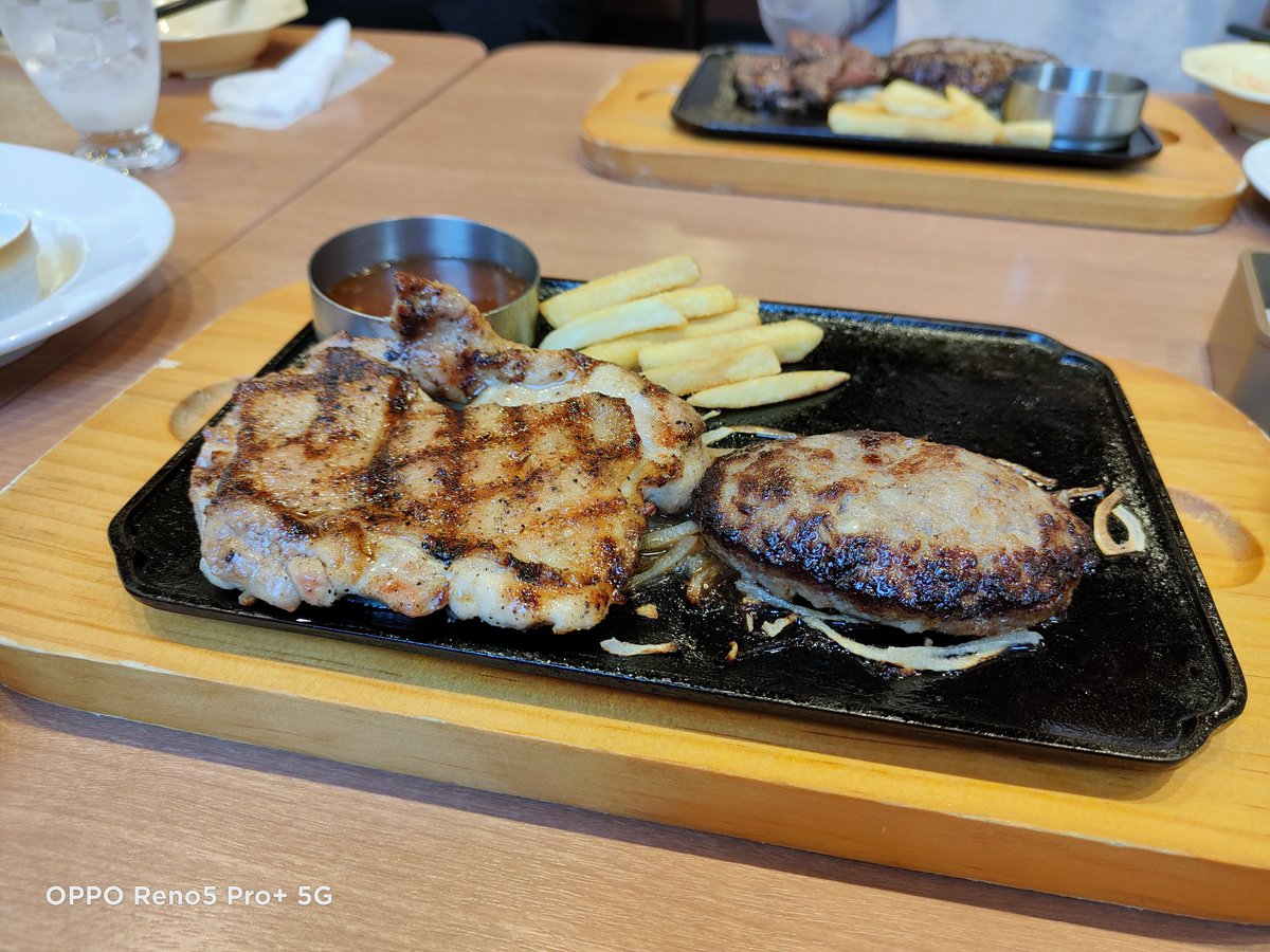 Baumkuchenmhwi's tweet photo. 料理はちょっと色薄めかなぁ?
#OPPOReno5proplus https://t.co/KyHCnsDBNn