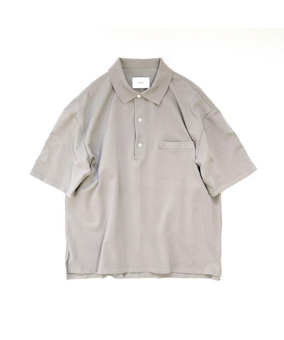 今日発売の好きなブランドのニットポロシャツ買った。開店前に並んで安定して買えた。生地もちもちしてるし色味いいし期待通りだった。 