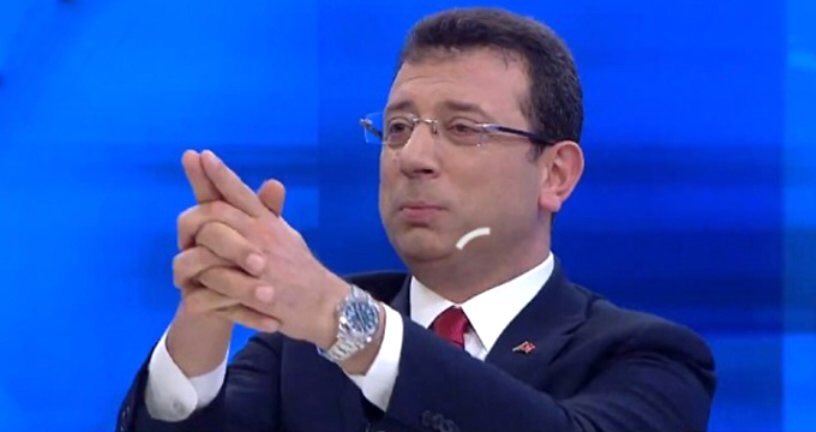 snnarabaci's tweet photo. Aklımda deli sorular.!!!! Şimdi #BeniBulEkrem sloganı ile başgan her gittiği yerde karşılanırsa ): bu çapsızın pamuk ipliğine bağlı sinir sistemi,, hönkürmesine hatta böğürmesine engel olamaz. Benden söylemesi ISIRABİLİR. Ateş de edebilir. #benibul #BenideBul #BeniBulEkrem https://t.co/UmsbOwckoq
