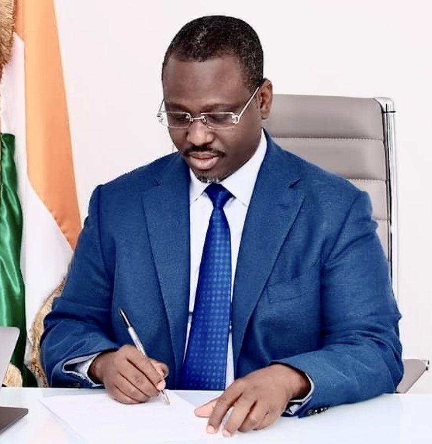SOROKGUILLAUME's tweet photo. Que le fil entre la vie et la mort est mince! Nous Rappelant la réalité précaire de la condition humaine. Pourquoi ne tirons nous pas leçon pour préserver l’œuvre de tant de jours et de sacrifices qui en un seul jour peut s’effacer! Marchons en espérant une nouvelle dignité. https://t.co/eEnTA9UNs1