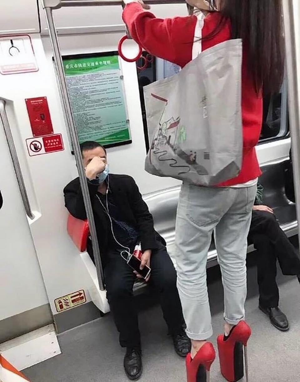 На каблуках в метро