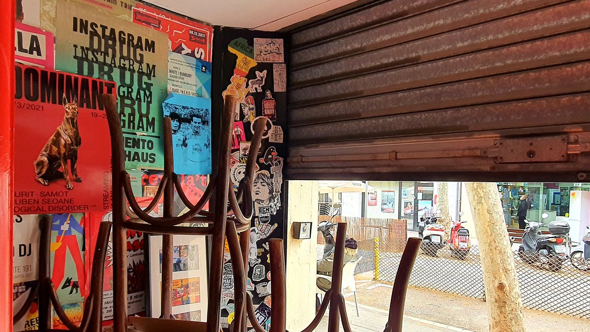 Bon dia #Sants #LesCorts! Ja estem a cap de setmana i ja tornem a ser aquí. A les 1️⃣2️⃣ pujem persiana ⬆️ disposats a vacunar-vos🍷🍺🥃 d'uns quans mals  <a href="/DO_sants/">D.O. Sants</a>