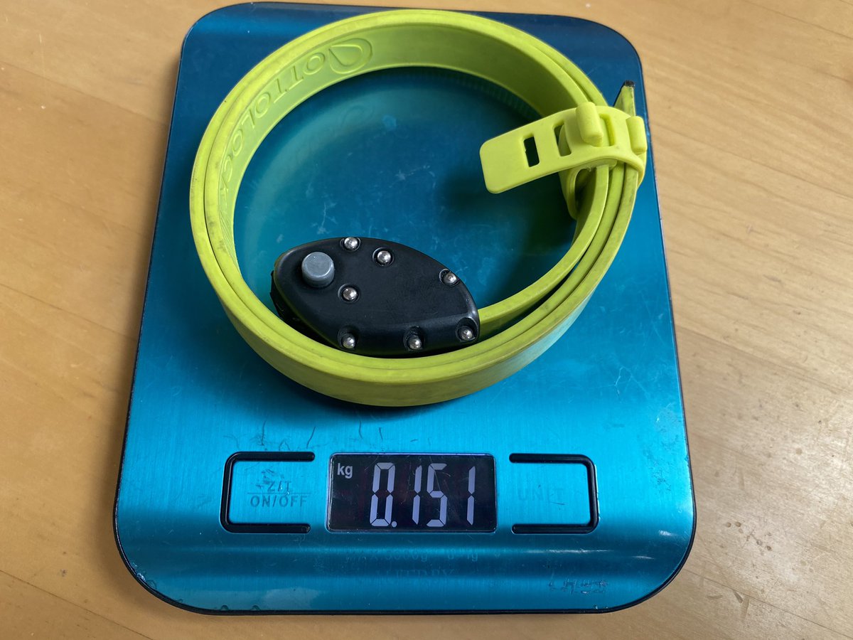yousukex's tweet photo. クロップスのダイヤル式ワイヤーロックQ10を購入😊
https://t.co/jarBlibM07
やはり長さが150cmあると地球ロックの際に場所を選ぶ必要が無いのでとても楽😁
そして76cmのOTTOLOCKに負けず劣らず軽くてコンパクト。
ただ丸めるのがやや大変なので100均でバンドを探してみよう🤔
#Crops
#OTTOLOCK https://t.co/gywed6LolS