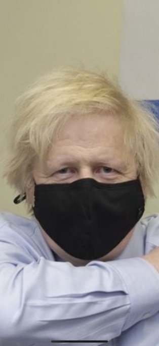 目つき悪っ。ウチの総理大臣もこんぐらいの緊迫感欲しいですよ。AVの現場も緊迫感が...いらないっすね笑 https://t.co/So92kB6vnt