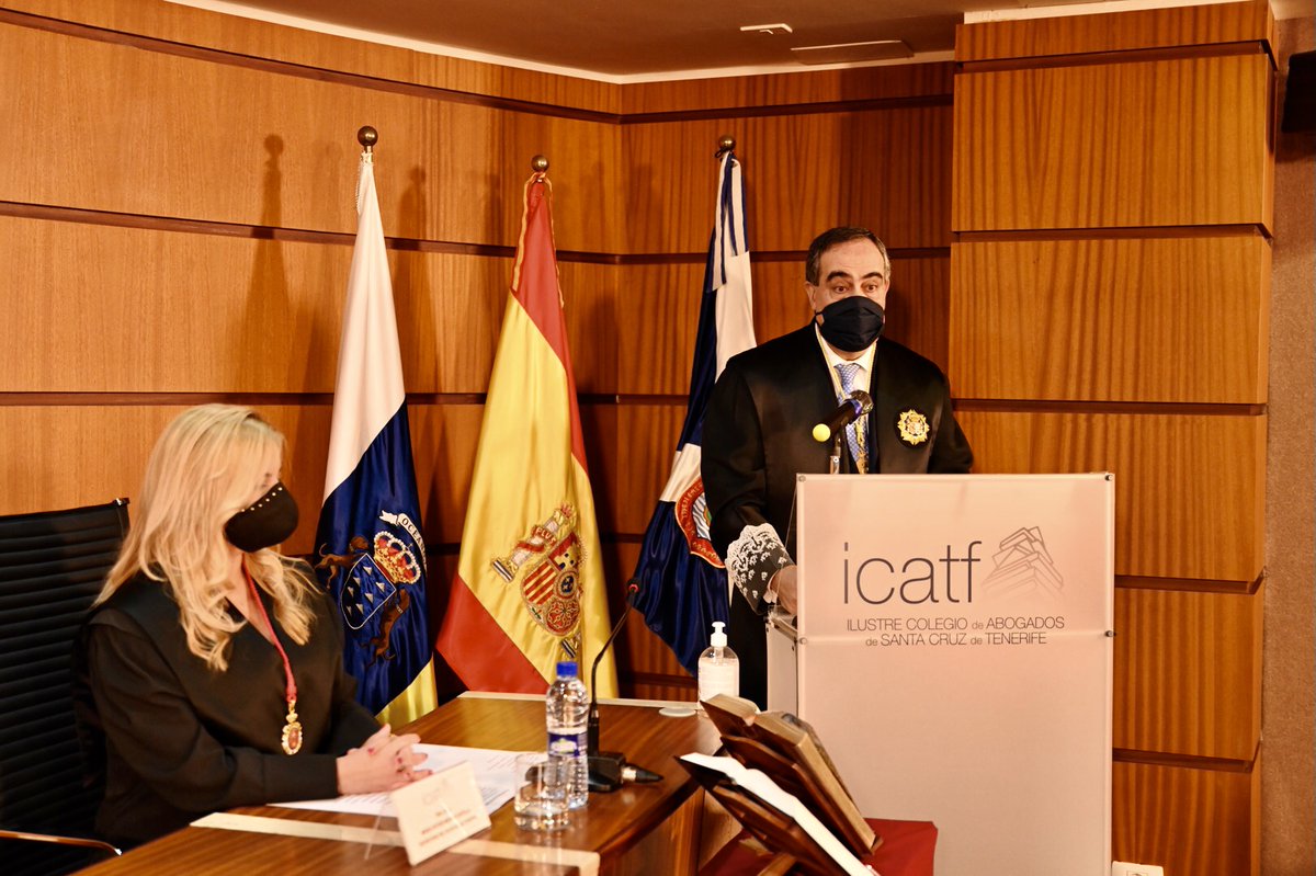 En un solemne y emotivo acto, ayer se celebró la toma posesión de <a href="/chemanieder/">Chema Niederleytner</a> como decano del <a href="/ICATF/">ICATF Abogados</a> junto a su nueva Junta de Gobierno.
Muchísimas gracias a <a href="/_OrtegaVictoria/">Victoria Ortega</a>, presidenta de <a href="/Abogacia_es/">Abogacía Española</a>, y los decanos de <a href="/icalapalma_/">Ilustre Colegio de Abogados Santa Cruz de La Palma</a> e <a href="/ICA_LasPalmas/">ICA Las Palmas</a> por acompañarnos.