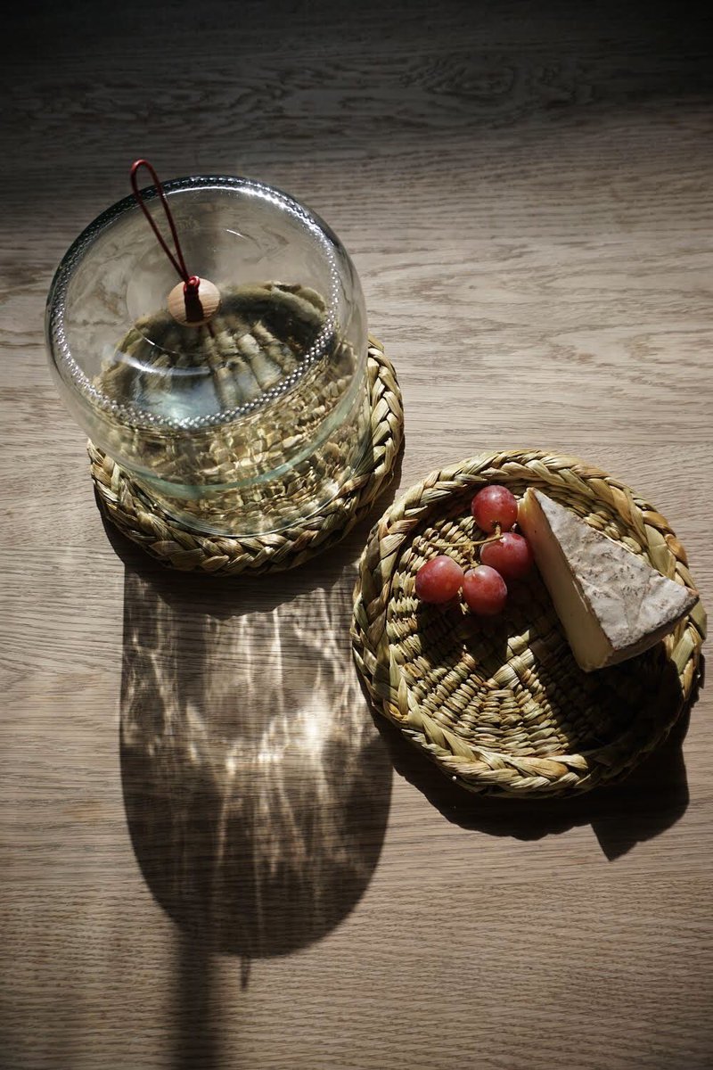 glintwk's tweet image. A new collaboration with rush weaver Gerardine Wisdom. Food Cloche &amp;amp; Rush platter. Sustainability of craft practices is a key factor in what we do. Many #ruralcrafts are in decline like #rushweaving Bringing a new context to traditional craft practice
#basketweaving #madelocal
