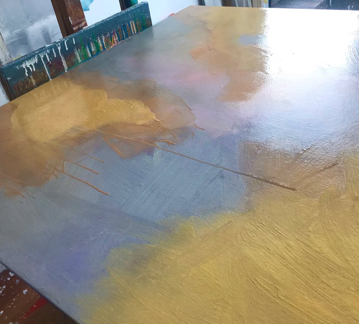 ‘In process’ ... building the ‘back painting’ to a new and very different piece / creation. This is ‘pushing me’ big time but it’s exciting creating something and trying something new ..!! Have a great weekend .. 👍
.
.
.
#irishart #abstract #art #creativity #staypositive