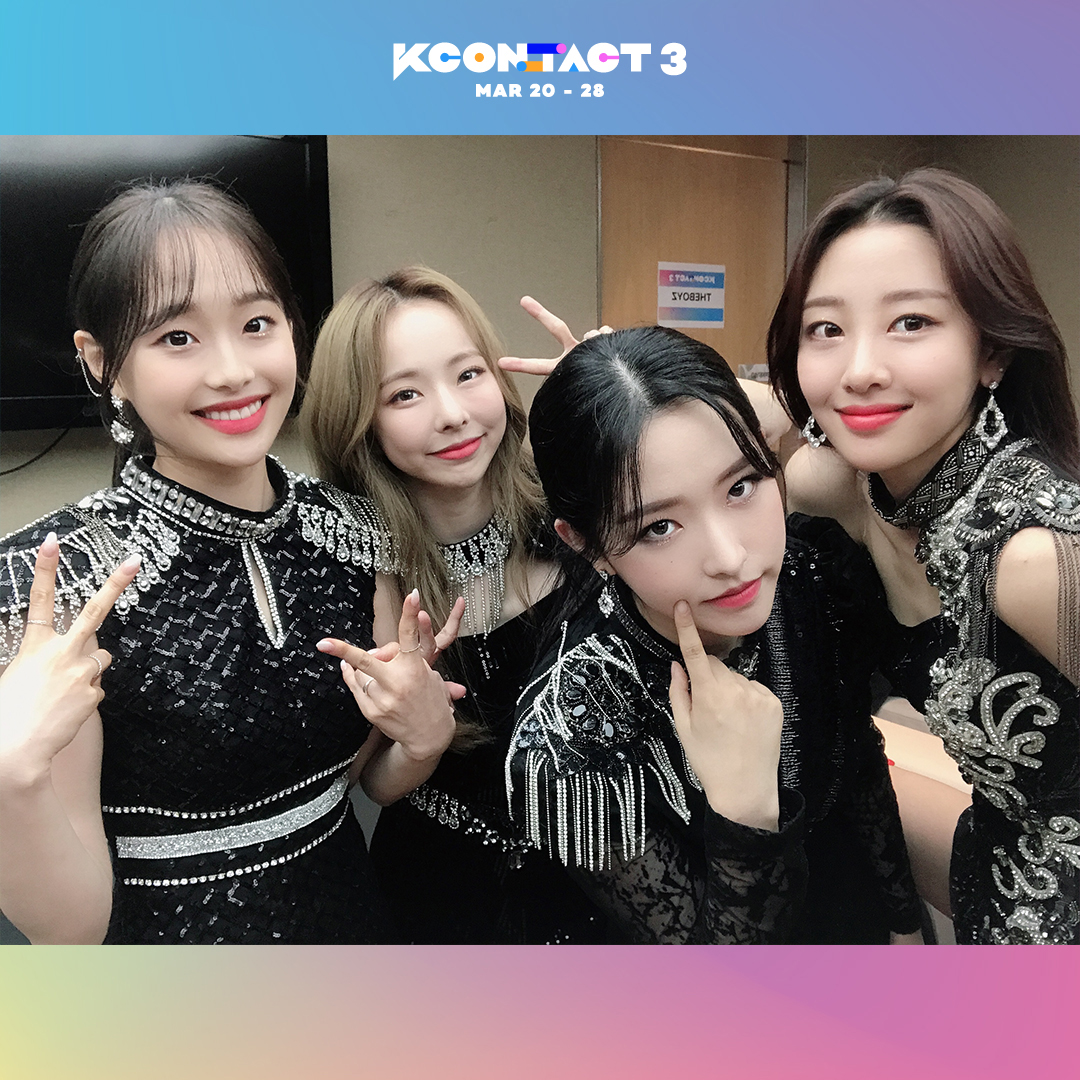 kconusa's tweet photo. But First, Let Me Take A #Selfie! @loonatheworld 📸

See you at KCON:TACT 3 at 5AM PT/8AM ET!

#KCON #KCONTACT3 #LOONA https://t.co/rrM6516Aau