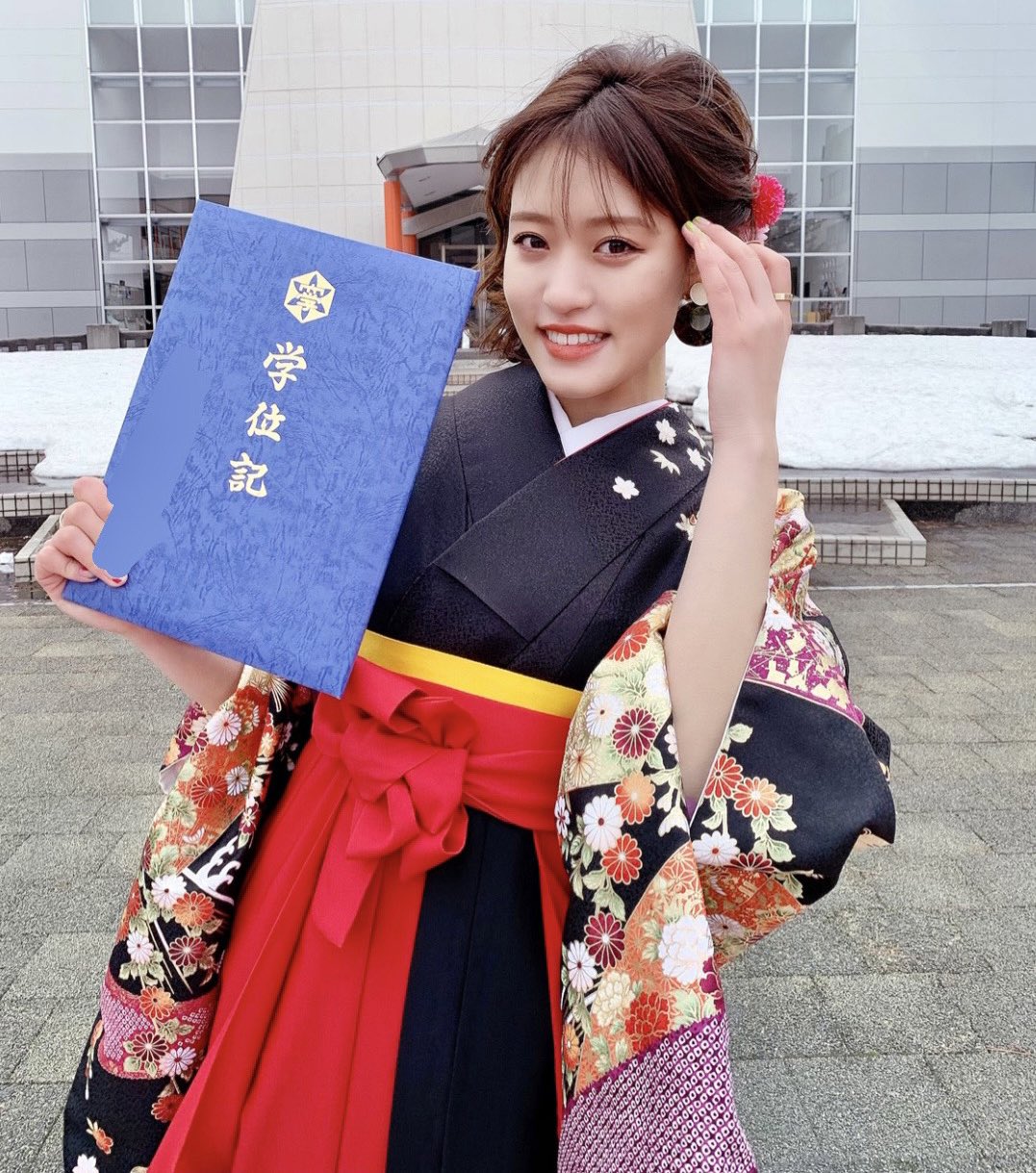 りんご娘 8 11新体制初ワンマン こんばんわんちゃん 大学卒業 たくさんのお祝いメッセージありがとうございます これからは社会人といえことで 自分が目指す自分になれるよう 青森を自分の力でもっとprできるように頑張ります これからも王林を