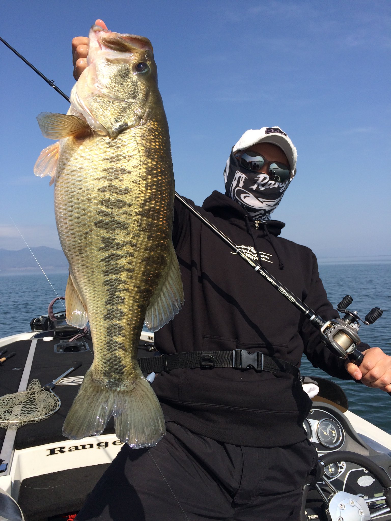 小南 悠 沖縄の海から琵琶湖へ 沖縄から帰ってきて一発目からロクマル捕獲 しかも余裕の4キロオーバー 琵琶湖楽勝 最高 イマカツ Imakatsu Perfectionofhearts ペルフェクションオブハーツ 琵琶湖バス釣り バス釣り ロデオライド ロデオ