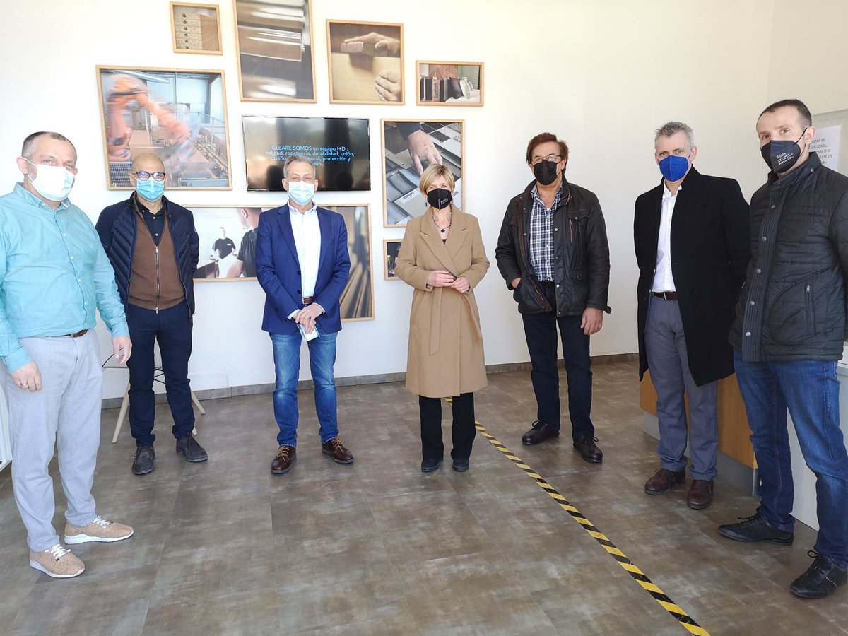 Dipta_cat's tweet photo. També a #laSénia la presidenta @nllaurado ha visitat l'empresa #Cleare, dedicada al disseny i comercialització de proteccions anti-covid, que va ser reconeguda als #PremisEmprèn 2020 convocats per la @Dipta_cat https://t.co/ThzQXoIlhi