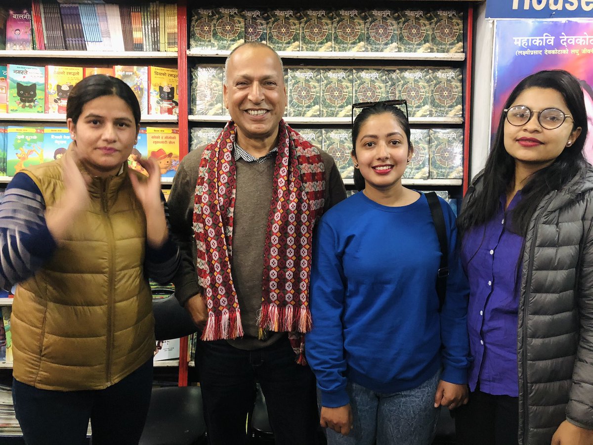 KitabPublishers's tweet photo. आज एजुकेशनल बुक हाउसमा भएको ‘लेखक-पाठक भेटघाट‘ कार्यक्रममा आई लेखक केशव दाहालसँग हस्ताक्षर गराउनु हुने, गफिनु हुने सबैजनालाई धेरैधेरै धन्यवाद 🙏
#मोक्षभूमि
#kitabpublishers https://t.co/I06bwfc6sp