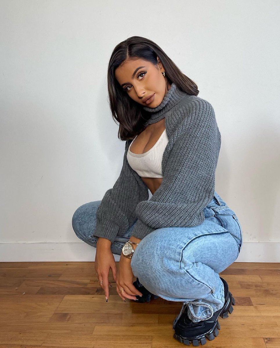 Rebelliouslive's tweet photo. ⚡️ Cut to the Crop ⚡️Do you have yours's yet? Grab @nadiapointing_x look for this weekend in everyone's fave 🔎 NIHARA Crop Jumper 🔎 JASMINE Jeans

No funds? No problem! Shop now, pay later with Klarna 💸
Click to Shop 🛒>>  https://t.co/Yzx1VT4PIm
#RebelGal https://t.co/Ki6f1fajxq