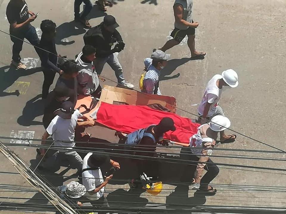 <a href="/mrattkthu/">Mratt Kyaw Thu</a> Tw // blood
Our young civilian was shot to the head by Junta terrorists at the corner of Myo Thit 2 Street and Kyauk Ye Twin St, KyaukMyaung,Yangon.
😢😢😢

#WhatsHappeningInMyanmar 
#Mar20Coup