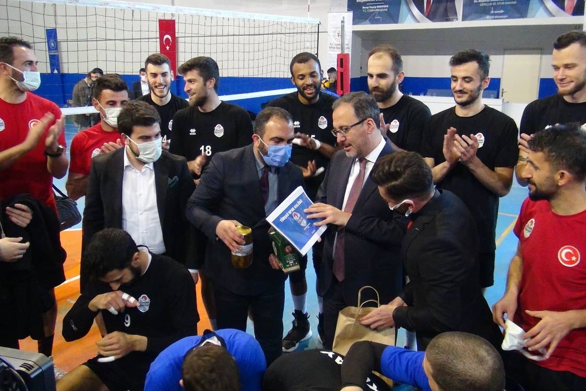 avkadirkstekci's tweet photo. Gençlik ve Spor Bakanımız Sn.Dr. @kasapoglu ve kıymetli heyeti ilimize tarifleri kapsamında Takımımızı da ziyaret etmiştir.
Bakanımıza;Kulübümüzü, çalışmalarımızı,projelerimizi anlattık.ilimze,gençliğe,spora katkıları nedeni ile Bakanımıza ve Bakanlk yetkililerine teşekkür ederiz https://t.co/wR4jC871Zk