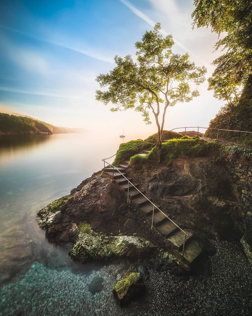 Summer Dreaming....
.
Olympus OM-D E-M1 MK II
Laowa 7.5mm
ISO 64
45 seconds
Nisi M75 system
.
.
.

#southcoast #devon #southdevon #swisbest #olympusuk #laowa #capturingbritain #yourbritain  #gloriousbritain  #worldshares #exploreengland #longexposure_sho… instagr.am/p/CMoa2mjj3lI/