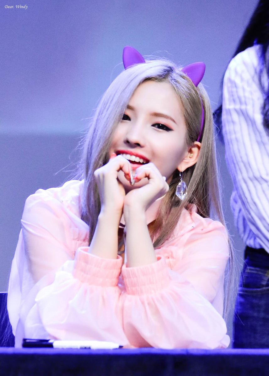 mykpoptv_'s tweet photo. 안녕 Twitter 👋
Have a nice weekend! https://t.co/pxYTYVCwcs