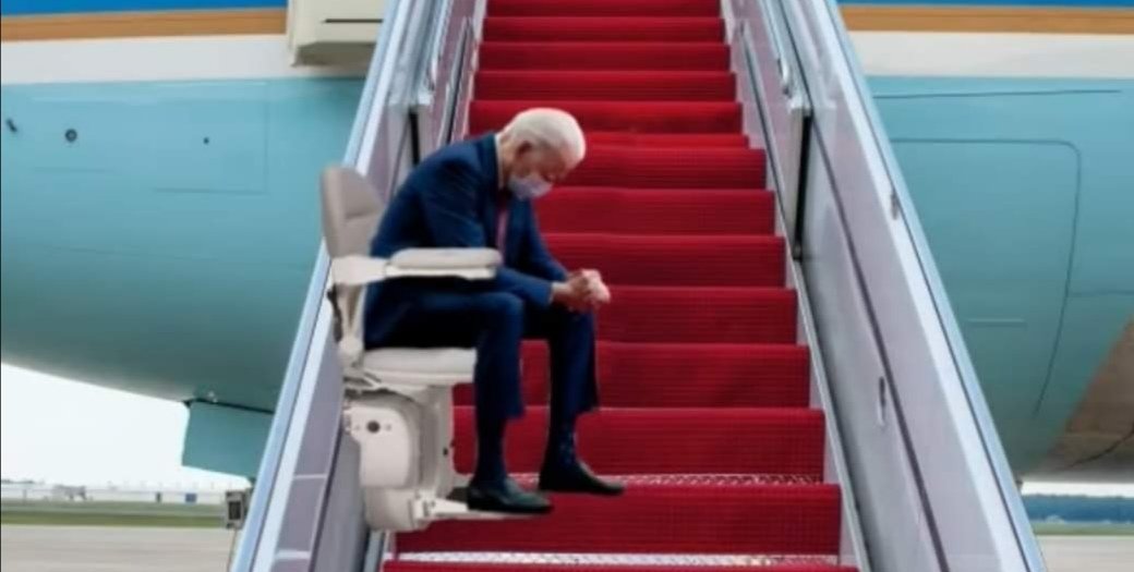 DestraDestra2's tweet photo. Si vociferava fin da subito che Biden non ha la salute per reggere gli impegni istituzionali (per almeno 4 anni), dunque sta farsa per lasciare la Presidenza alla Kamala Harris? https://t.co/7pmiVz7fNc