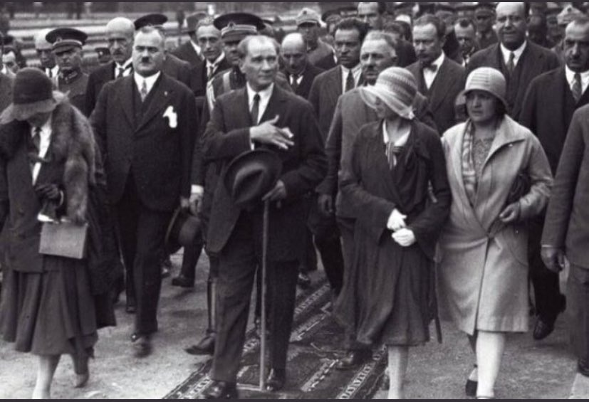 AylinSimsek2's tweet photo. "Kadınları geride bırakan toplumlar geride kalmaya mahkumdur."

Mustafa Kemal Atatürk

#İstanbulSözleşmesi https://t.co/IokE9dRnKF