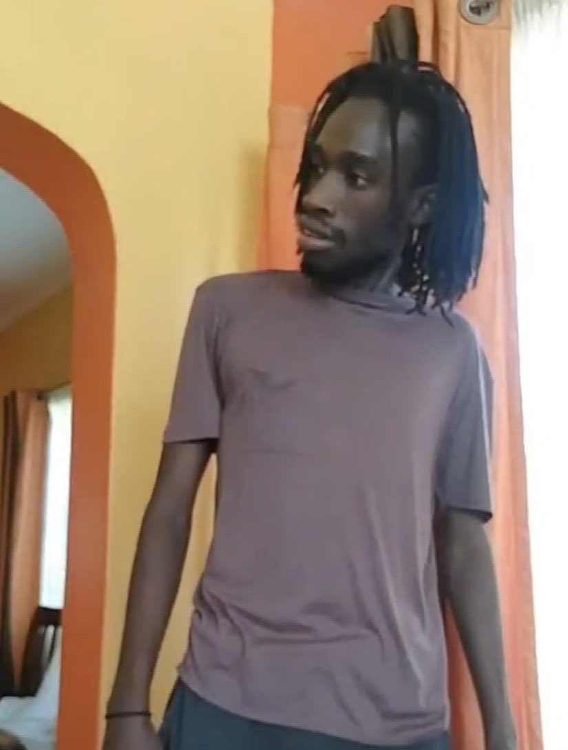 Haylesdefi's tweet photo. OUT OF CONTEXT MUMU LYRICS: A  Thread 🧵 😂

1. https://t.co/3vlYMysguS