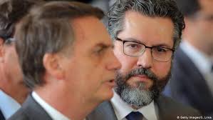 waldemirsah_II's tweet photo. REPROVADO! -Bolsonaro em sua arrogância fala em democracia, mas age como Monarca; Nas relações exteriores indignou-se com quase todos os colegas e, No meio de um governo em pandemia, atrapalhado em suas atitudes, diz que não, mas só pensa na reeleição... https://t.co/uk6ctCW7jW