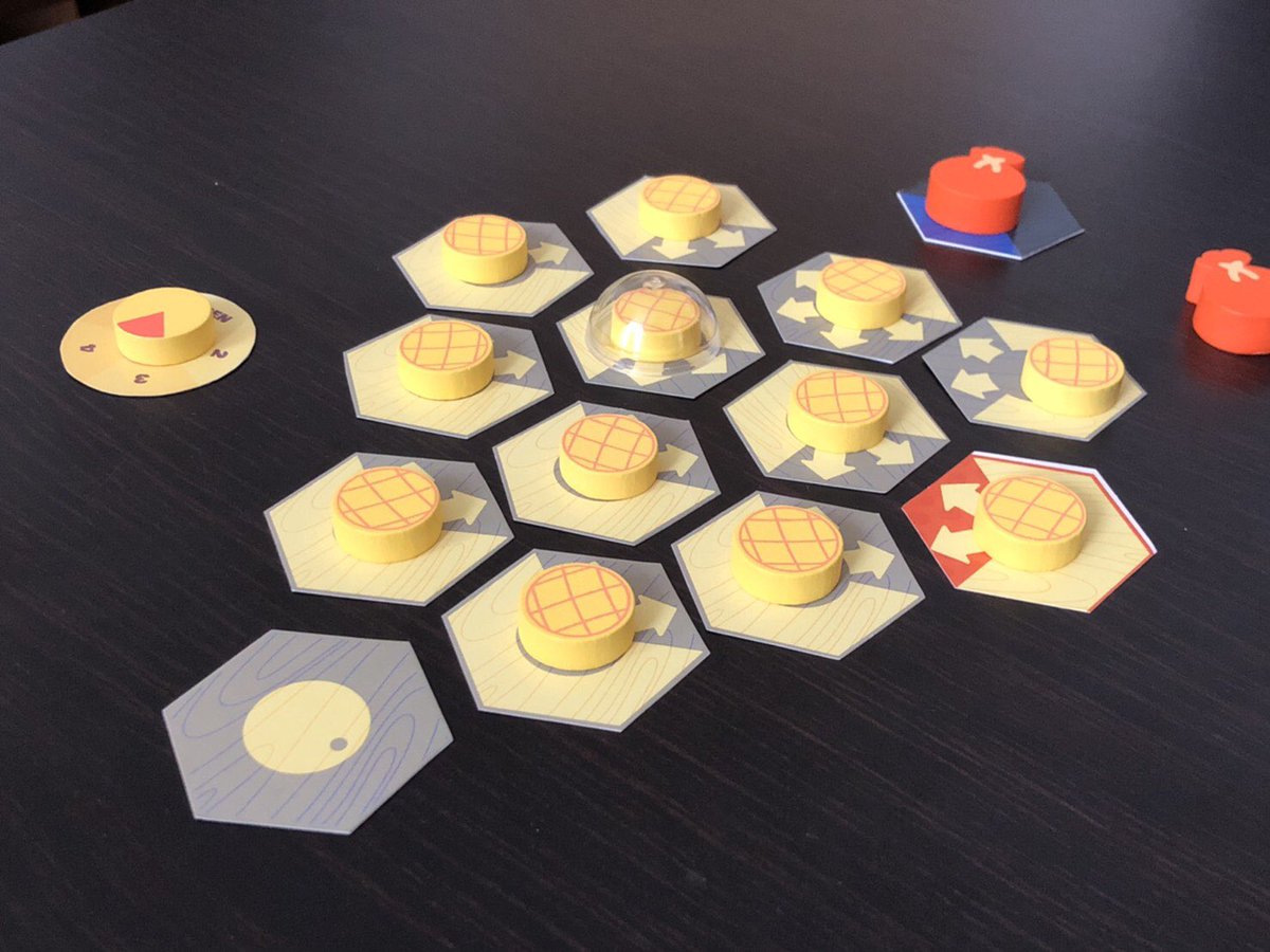 UmerumaGames's tweet image. ■テストプレイ会

今回はルール説明動画をメインで『KAMELON』と『PLANET BOX』の両ゲームをプレイをしてもらいました。
やっぱり動画と合わせてプレイしてもらうと理解が早くて、動画の威力を実感…！

#ゲムマ #ゲームマーケット2021春 #KAMELON #PLANETBOX