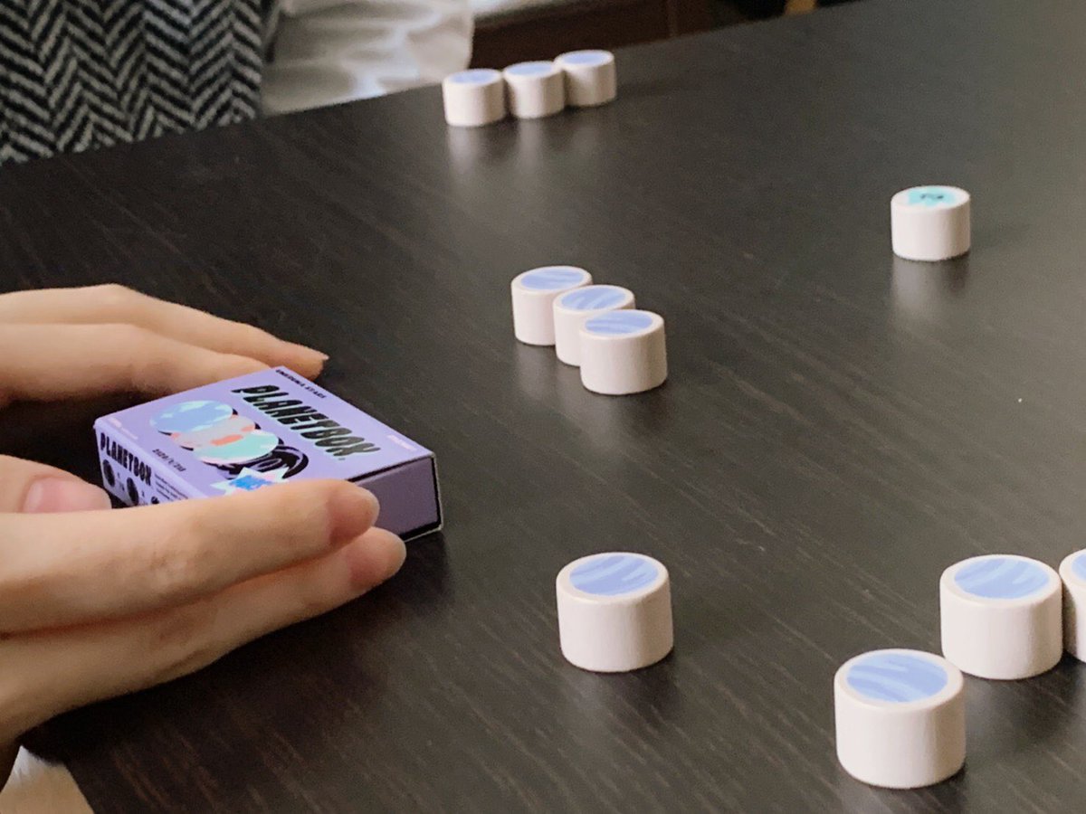 UmerumaGames's tweet image. ■テストプレイ会

今回はルール説明動画をメインで『KAMELON』と『PLANET BOX』の両ゲームをプレイをしてもらいました。
やっぱり動画と合わせてプレイしてもらうと理解が早くて、動画の威力を実感…！

#ゲムマ #ゲームマーケット2021春 #KAMELON #PLANETBOX