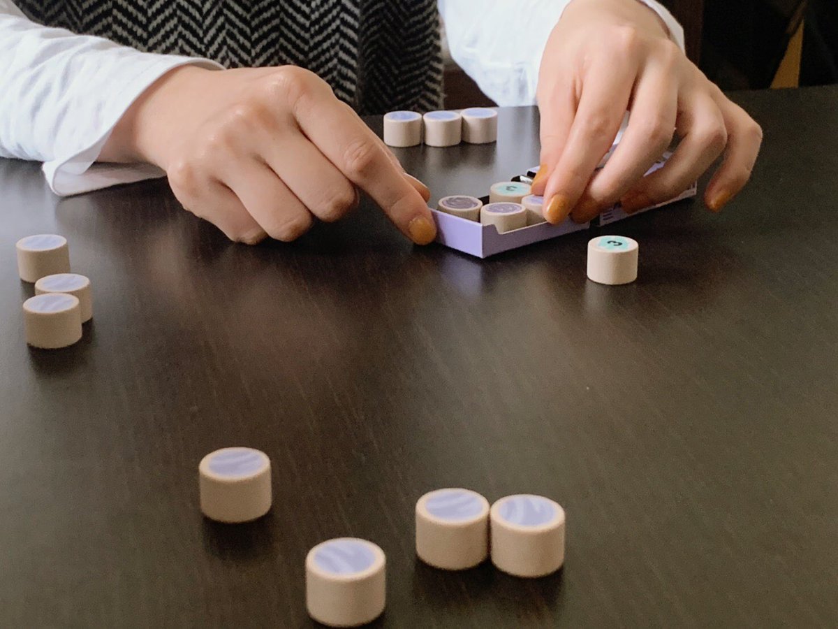 UmerumaGames's tweet image. ■テストプレイ会

今回はルール説明動画をメインで『KAMELON』と『PLANET BOX』の両ゲームをプレイをしてもらいました。
やっぱり動画と合わせてプレイしてもらうと理解が早くて、動画の威力を実感…！

#ゲムマ #ゲームマーケット2021春 #KAMELON #PLANETBOX