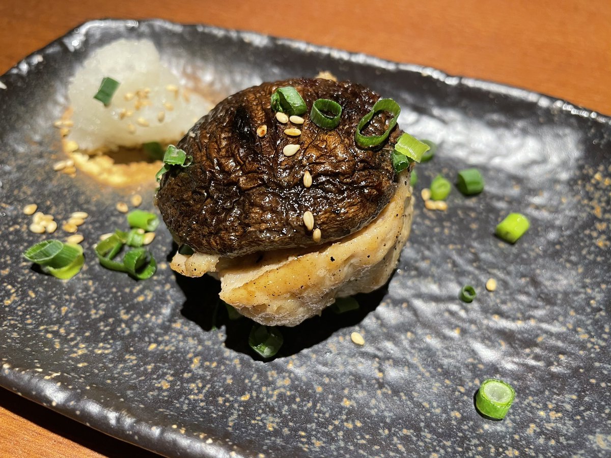 サリー 久しぶり過ぎるすすきの 明日休みなので明るいうちから 1人飲み専門店 60分飲み放題500円 生つくね美味しい 1人飲み専門店 炭火居酒屋炎 すすきの 札幌 コロナ対策店