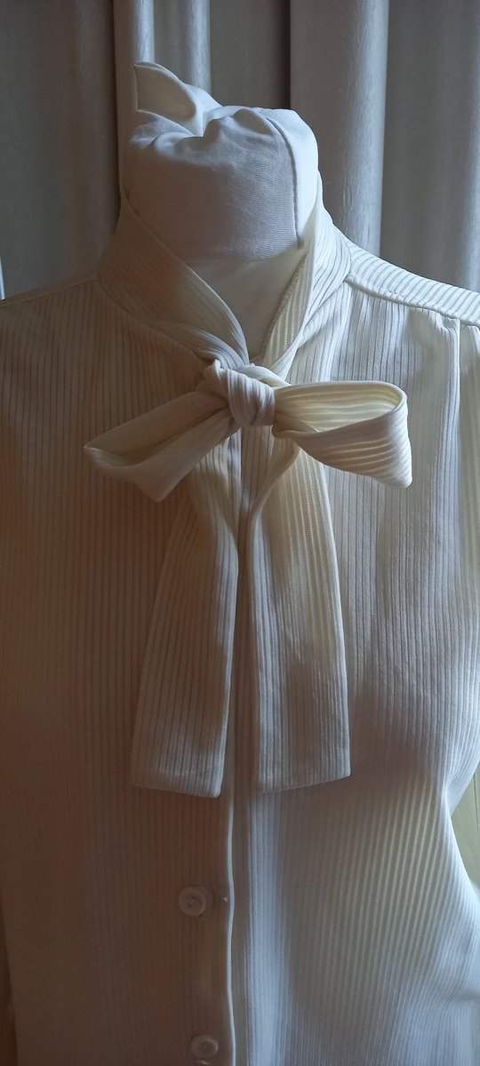 VintageVizardry's tweet photo. Vintage prettiness this week https://t.co/XyzkyCswpP