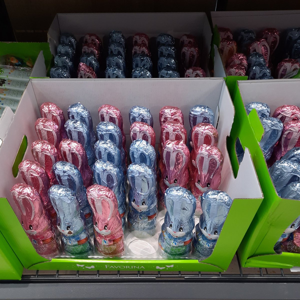 EastofEdge's tweet photo. Just pink and blue? Really @LidlGB ? https://t.co/YnZWEurWjT