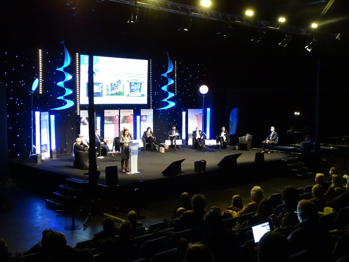 SIEA_01's tweet image. Nous remercions pour sa présence Madame Liza BELLULO, Secrétaire Générale chez @bouyguestelecom, afin d'entériner l'arrivée prochaine de cet commercial d'envergure nationale sur le réseau @Liain01. 

@StefanyDouillet