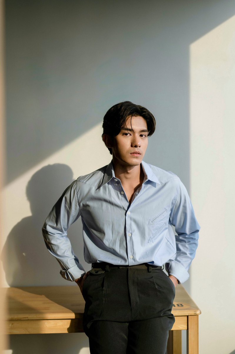 netsiraphop's tweet image. หนุ่มออฟฟิศแอบมาถ่ายรูป🤫 #netsiraphop #netrism