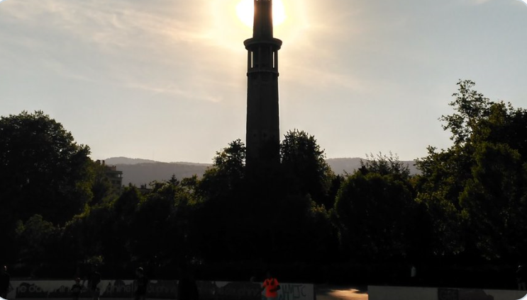 SophieReynal's tweet photo. #Lastminutecall Quelqu'un des Hautes-Alpes ou des Alpes de Haute-Provence ici pour m'envoyer une jolie photo ? Sinon je mets Grenoble à la place... https://t.co/Oh0WRLXWh6
