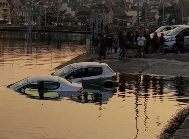DarkVador_Off's tweet photo. Ah! Les Parisiens sont bien arrivés.

#Bretonfinement #ExodeParisien #Bretagne #CommentÇaLaMerElleMonte https://t.co/StTbjZ5mT3