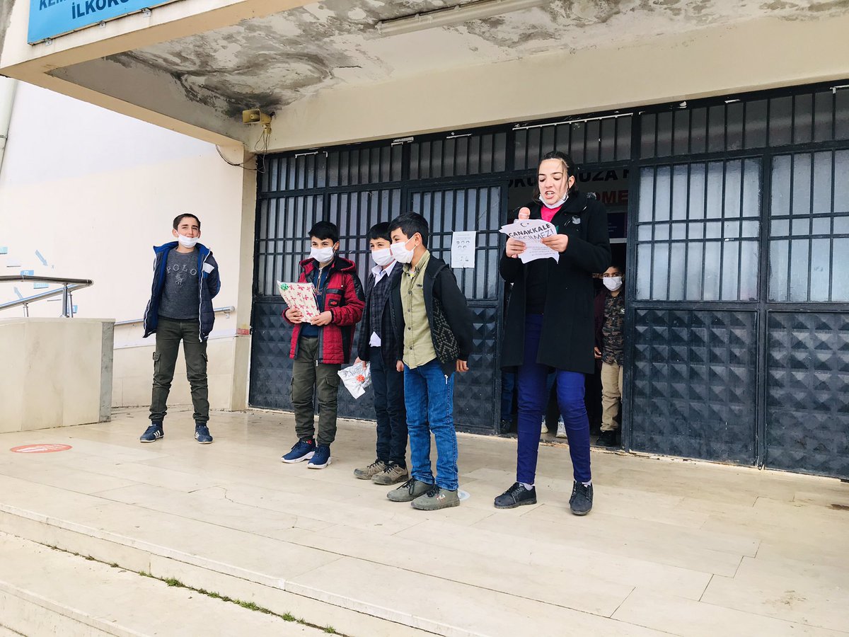 Din Kültürü ve Ahlâk Bilgisi dersinde 5.sınıflarda düzenlenen Peygamber Efendimizin(sav)Aile Hayatı konulu hikâye yazma yarışmasında derece alan öğrencilerimizehediyeleri verildi. öğretmenimize teşekkür ederiz.<a href="/siverekkaymakam/">SİVEREK KAYMAKAMLIĞI</a> <a href="/hasanongu/">Hasan ONGU</a> <a href="/siverekmem63/">Siverek İlçe MEM</a> <a href="/NKapanoglu/">Nuri Kapanoglu</a> <a href="/umutbugdayci63/">umut buğdaycı</a>