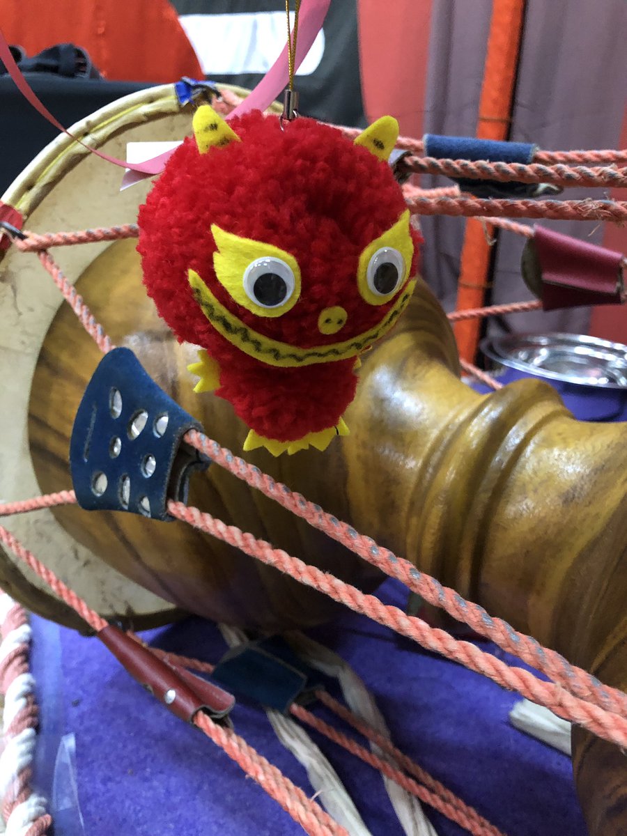 人形劇団ひとみ座 鬼のごちそう グッズ販売中 どうぞお手に取ってみて下さい どれも可愛いです 毛糸 のポンポンでつくるウツボの指人形キット500円 ボンボンウツボキーホルダー500円 ぬりえ300円 人形劇団ひとみ座 鬼のごちそう グッズ販売中 どうぞお手に取ってみて下さい どれも可愛いです 毛糸 のポンポンでつくるウツボの指人形キット500円 ボンボンウツボキーホルダー500円 ぬりえ300円