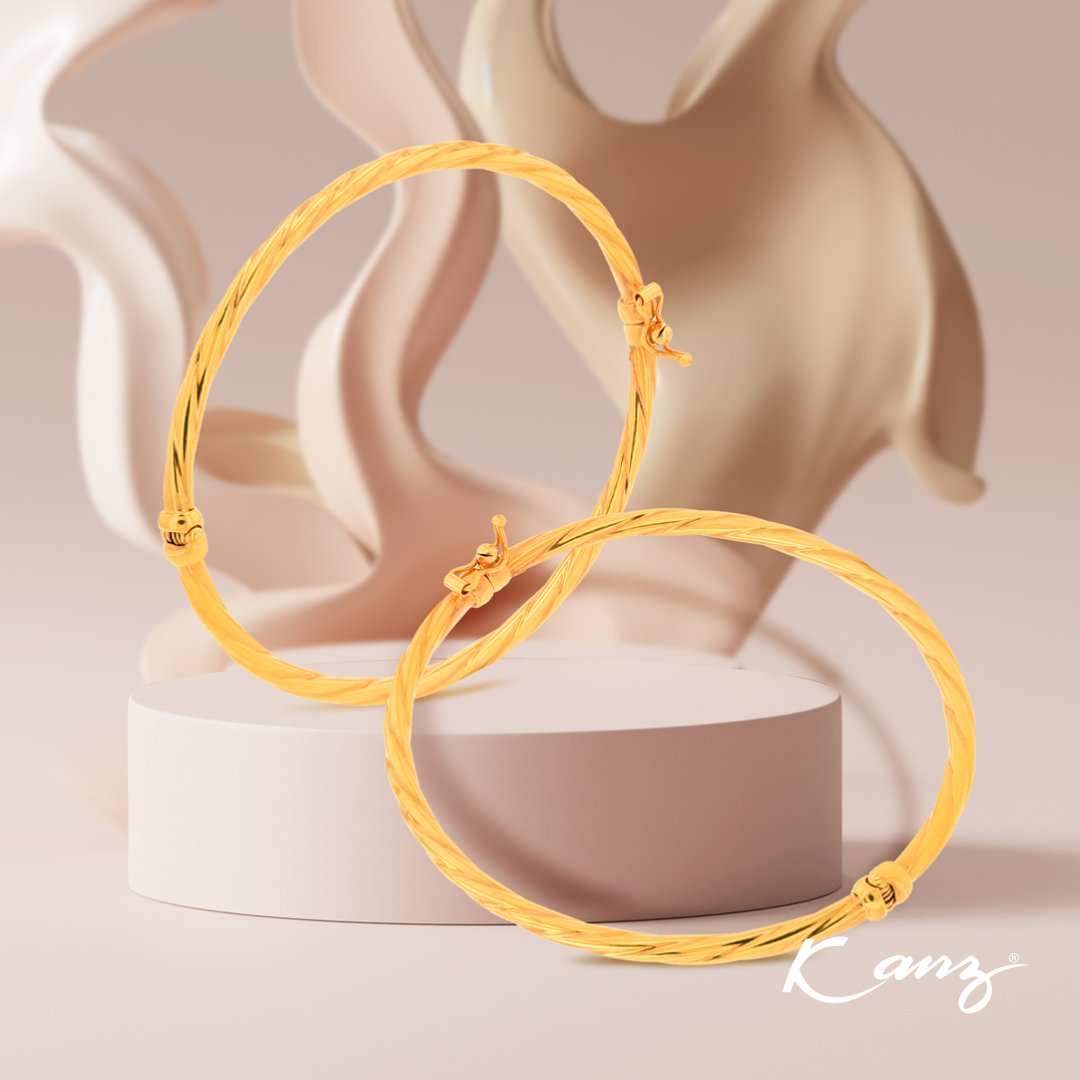 The sophisticated elegance of a timeless classic - this classy 18K gold bangle entices with its simplicity. 

#jewellery #bangle #gold #yellowgold #goldbangle #classy #aesthetics #luxury #classicjewellery #finejewellery #everydaywear #glowwithkanz #dailywear  #giftideas